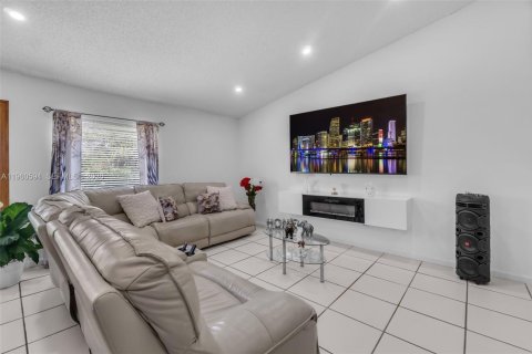 Villa ou maison à vendre à Homestead, Floride: 2 chambres, 120.96 m2 № 2027733 - photo 11