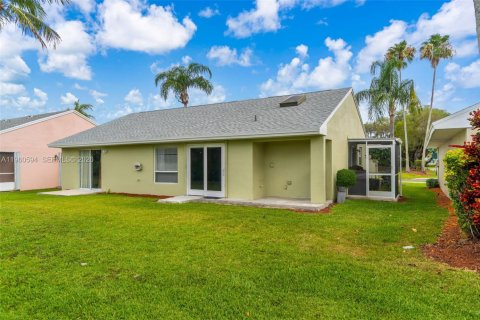 Villa ou maison à vendre à Homestead, Floride: 2 chambres, 120.96 m2 № 2027733 - photo 5