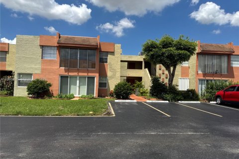 Condominio en Miami, Florida, 1 dormitorio  № 2027817