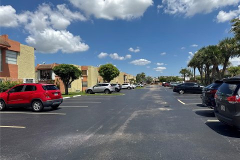 Condominio en venta en Miami, Florida, 1 dormitorio, 57.04 m2 № 2027817 - foto 17