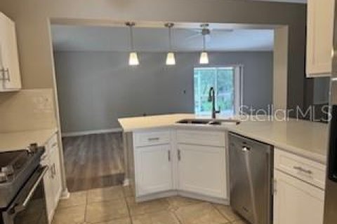 House in Valrico, Florida 3 bedrooms, 174.1 sq.m. № 1917199 - photo 4