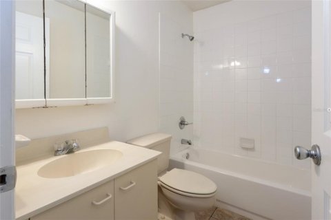 Condo in Ormond Beach, Florida, 2 bedrooms  № 1919353 - photo 12