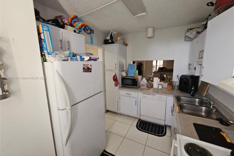 Condominio en venta en Coral Springs, Florida, 2 dormitorios, 99.22 m2 № 1888282 - foto 2