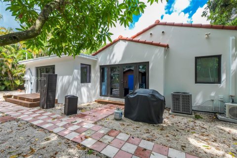 Villa ou maison à louer à Miami, Floride: 4 chambres, 203.36 m2 № 2006232 - photo 18