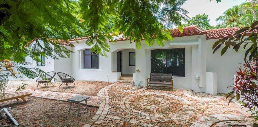 Villa ou maison à Miami, Floride 4 chambres, 203.36 m2 № 2006232