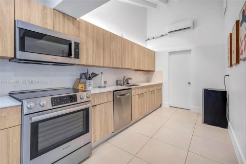 Villa ou maison à louer à Miami, Floride: 4 chambres, 203.36 m2 № 2006232 - photo 10