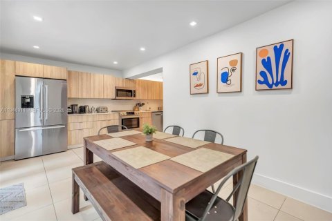 Villa ou maison à louer à Miami, Floride: 4 chambres, 203.36 m2 № 2006232 - photo 7