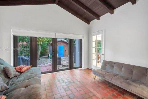 Villa ou maison à louer à Miami, Floride: 4 chambres, 203.36 m2 № 2006232 - photo 5