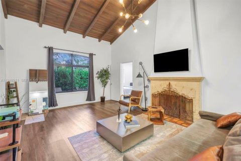 Villa ou maison à louer à Miami, Floride: 4 chambres, 203.36 m2 № 2006232 - photo 4