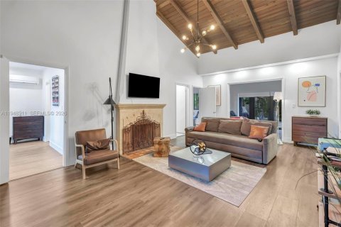 Villa ou maison à louer à Miami, Floride: 4 chambres, 203.36 m2 № 2006232 - photo 2