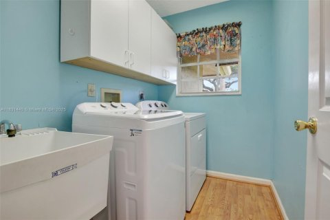 House in Plantation, Florida 4 bedrooms, 206.43 sq.m. № 1807922 - photo 18