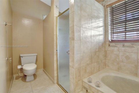 House in Plantation, Florida 4 bedrooms, 206.43 sq.m. № 1807922 - photo 11