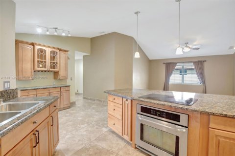 House in Plantation, Florida 4 bedrooms, 206.43 sq.m. № 1807922 - photo 21
