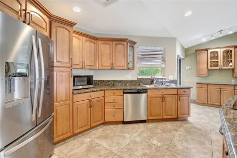 House in Plantation, Florida 4 bedrooms, 206.43 sq.m. № 1807922 - photo 20
