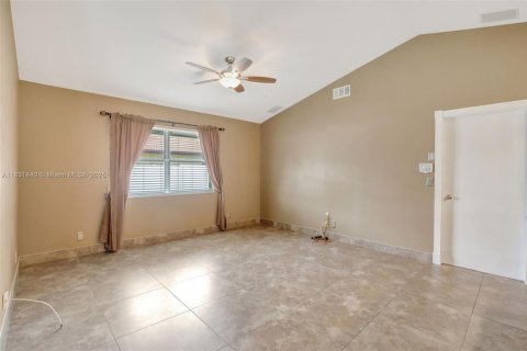 House in Plantation, Florida 4 bedrooms, 206.43 sq.m. № 1807922 - photo 24