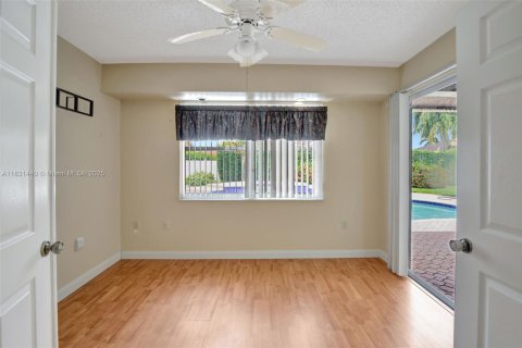 House in Plantation, Florida 4 bedrooms, 206.43 sq.m. № 1807922 - photo 8