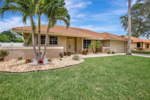 House in Plantation, Florida 4 bedrooms, 206.43 sq.m. № 1807922 - photo 1
