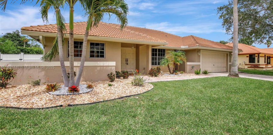 House in Plantation, Florida 4 bedrooms, 206.43 sq.m. № 1807922