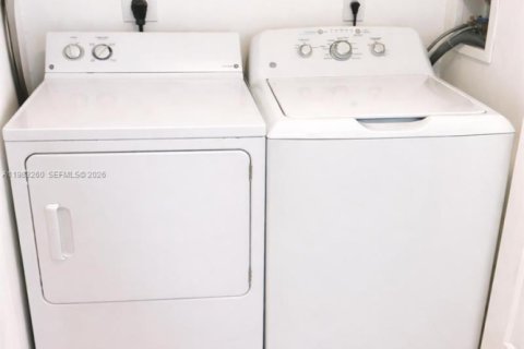 Copropriété à vendre à Tamarac, Floride: 2 chambres, 91.14 m2 № 2044866 - photo 6