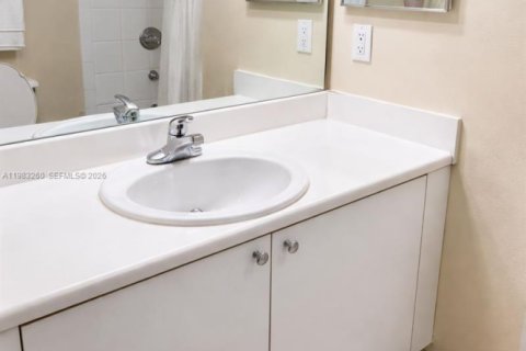 Copropriété à vendre à Tamarac, Floride: 2 chambres, 91.14 m2 № 2044866 - photo 9