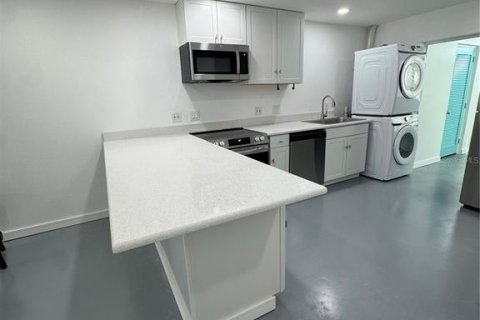 Condo in Saint Petersburg, Florida, 2 bedrooms  № 2213870 - photo 9