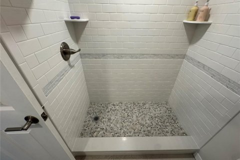 Condo in Saint Petersburg, Florida, 2 bedrooms  № 2213870 - photo 23