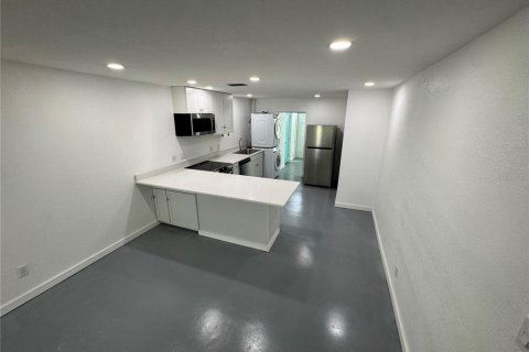 Condo in Saint Petersburg, Florida, 2 bedrooms  № 2213870 - photo 14