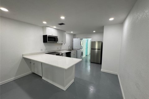 Condo in Saint Petersburg, Florida, 2 bedrooms  № 2213870 - photo 12