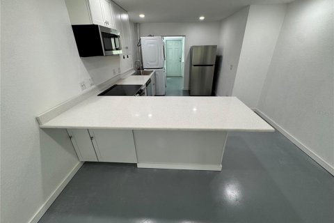 Condo in Saint Petersburg, Florida, 2 bedrooms  № 2213870 - photo 16