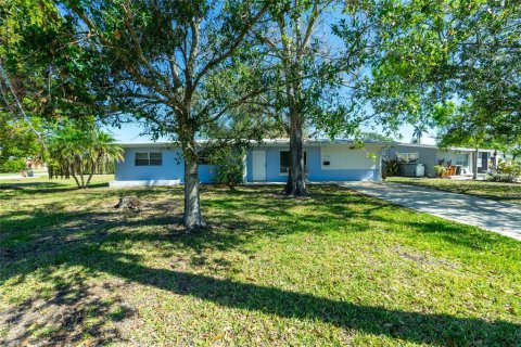 Casa en venta en Punta Gorda, Florida, 3 dormitorios, 116.5 m2 № 1515086 - foto 1
