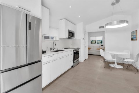 Apartamento en alquiler en Miami Beach, Florida, 1 dormitorio, 46.45 m2 № 1989138 - foto 1