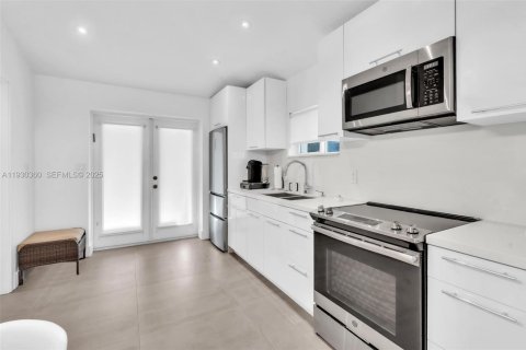 Apartamento en alquiler en Miami Beach, Florida, 1 dormitorio, 46.45 m2 № 1989138 - foto 12