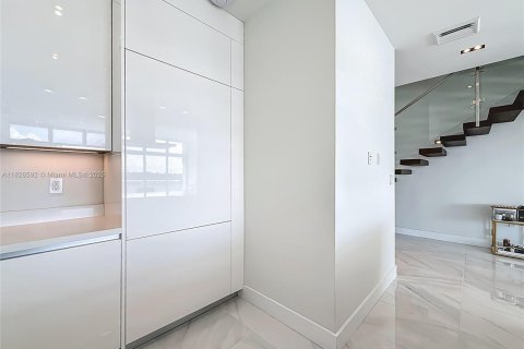 Touwnhouse à vendre à Hollywood, Floride: 3 chambres, 299.15 m2 № 1800653 - photo 9