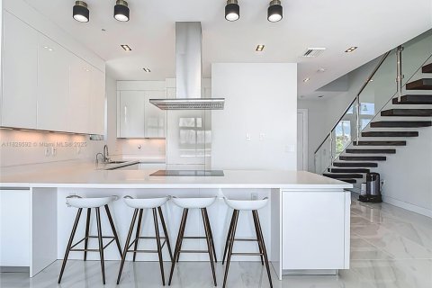 Touwnhouse à vendre à Hollywood, Floride: 3 chambres, 299.15 m2 № 1800653 - photo 17
