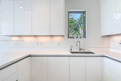 Touwnhouse à vendre à Hollywood, Floride: 3 chambres, 299.15 m2 № 1800653 - photo 8