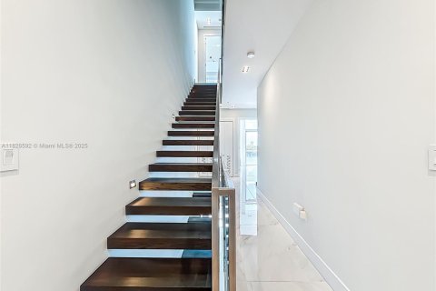 Touwnhouse à vendre à Hollywood, Floride: 3 chambres, 299.15 m2 № 1800653 - photo 27