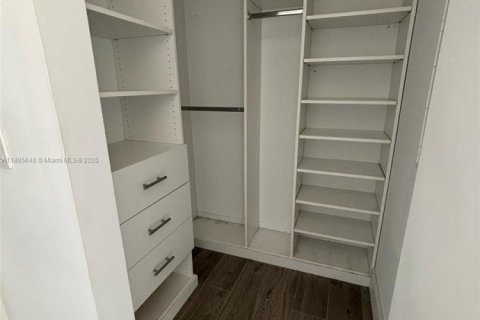 Снять в аренду кондоминиум в Майами, Флорида 1 спальня, 62.52м2, № 1979007 - фото 12