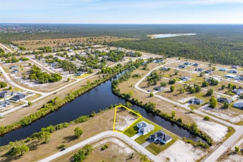 Купить земельный участок в Кейп-Корал, Флорида № 2014661 - фото 11