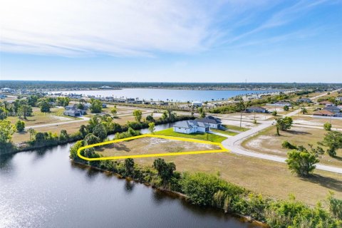 Купить земельный участок в Кейп-Корал, Флорида № 2014661 - фото 6