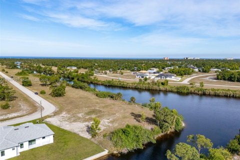 Купить земельный участок в Кейп-Корал, Флорида № 2014661 - фото 3