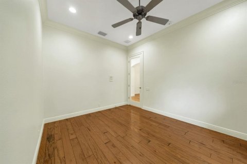 House in DeLand, Florida 3 bedrooms, 255.85 sq.m. № 2091843 - photo 24