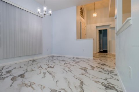 Casa en alquiler en Brandon, Florida, 3 dormitorios, 176.14 m2 № 2347492 - foto 10