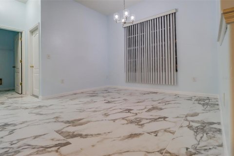 Casa en alquiler en Brandon, Florida, 3 dormitorios, 176.14 m2 № 2347492 - foto 11