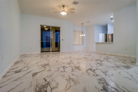 Casa en alquiler en Brandon, Florida, 3 dormitorios, 176.14 m2 № 2347492 - foto 12