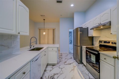 Casa en alquiler en Brandon, Florida, 3 dormitorios, 176.14 m2 № 2347492 - foto 20
