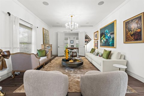 House in Miami, Florida 5 bedrooms, 338.63 sq.m. № 2010989 - photo 23