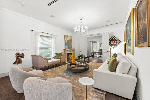 House in Miami, Florida 5 bedrooms, 338.63 sq.m. № 2010989 - photo 4