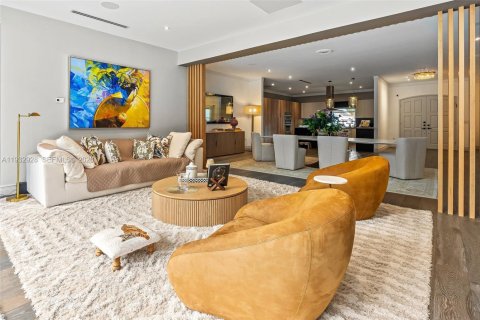 House in Miami, Florida 5 bedrooms, 338.63 sq.m. № 2010989 - photo 30