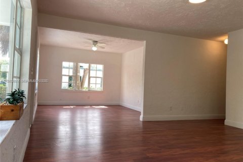 Villa ou maison à louer à West Palm Beach, Floride: 3 chambres, 122.45 m2 № 2002114 - photo 4