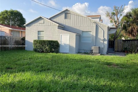 Villa ou maison à louer à West Palm Beach, Floride: 3 chambres, 122.45 m2 № 2002114 - photo 12